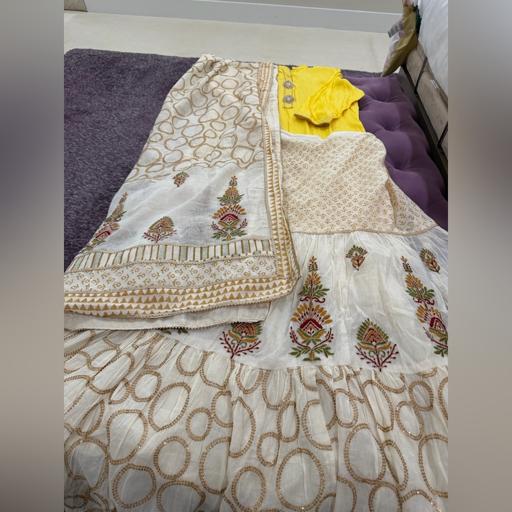 Pretty suit with skirt bottoms